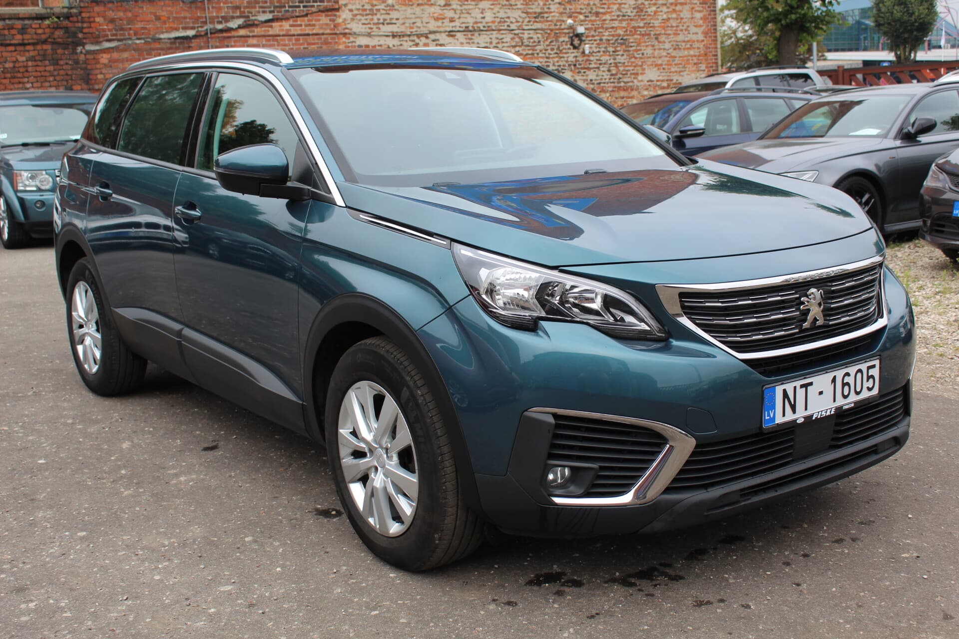 Peugeot 5008 (2018) — 1/16