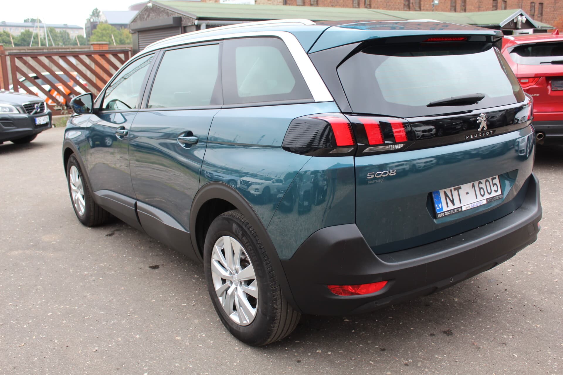 Peugeot 5008 (2018) — 3/16