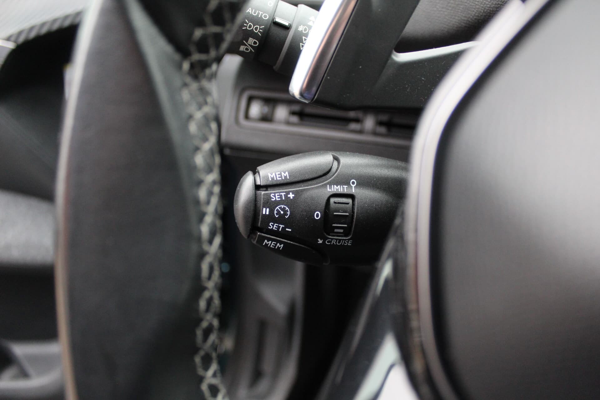 Peugeot 5008 (2018) — 11/16